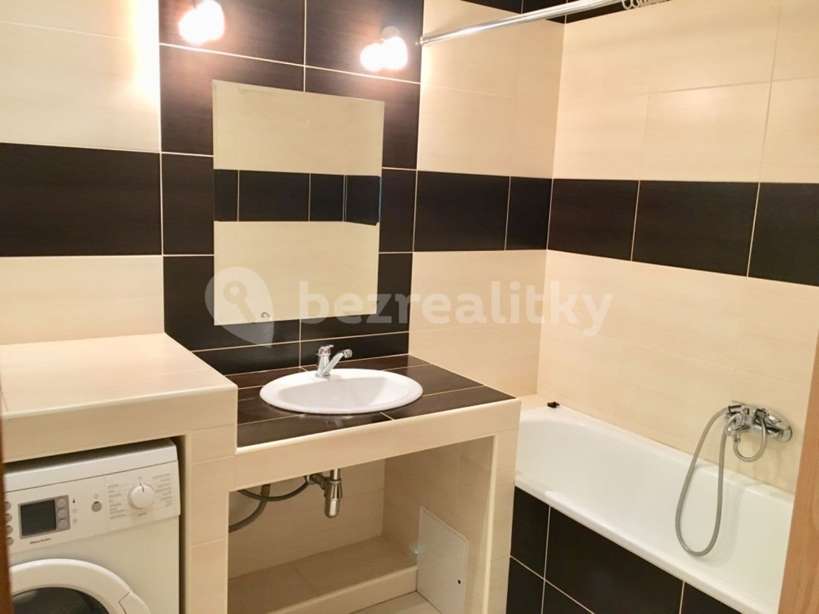 Prenájom bytu 3-izbový 69 m², Mračnická, Praha, Praha Prenájom bytu 3-izbový 69 m², Mračnická, Praha, Praha