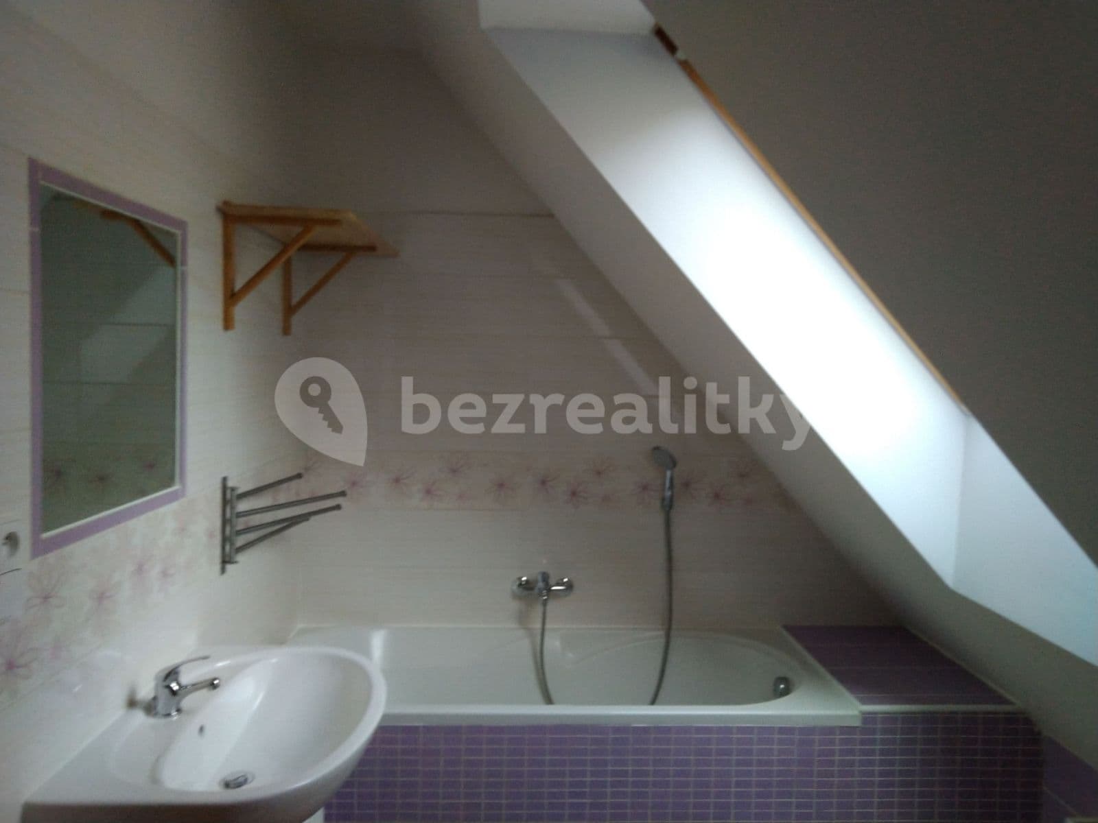 Prenájom bytu 2-izbový 46 m², Kynského, Slaný, Středočeský kraj Prenájom bytu 2-izbový 46 m², Kynského, Slaný, Středočeský kraj