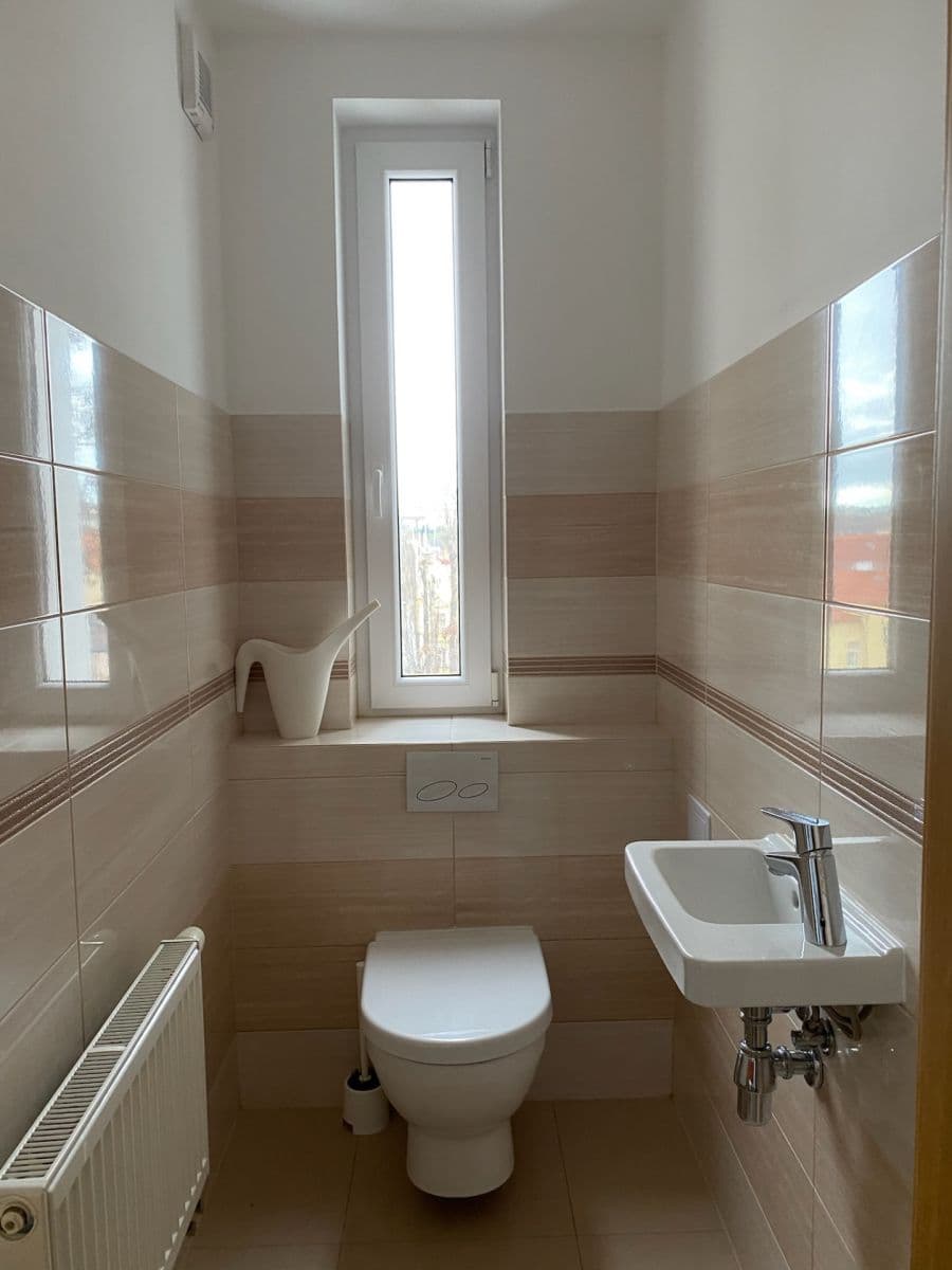 Prenájom bytu 3-izbový 105 m², Sokolovská, Praha, Praha Prenájom bytu 3-izbový 105 m², Sokolovská, Praha, Praha