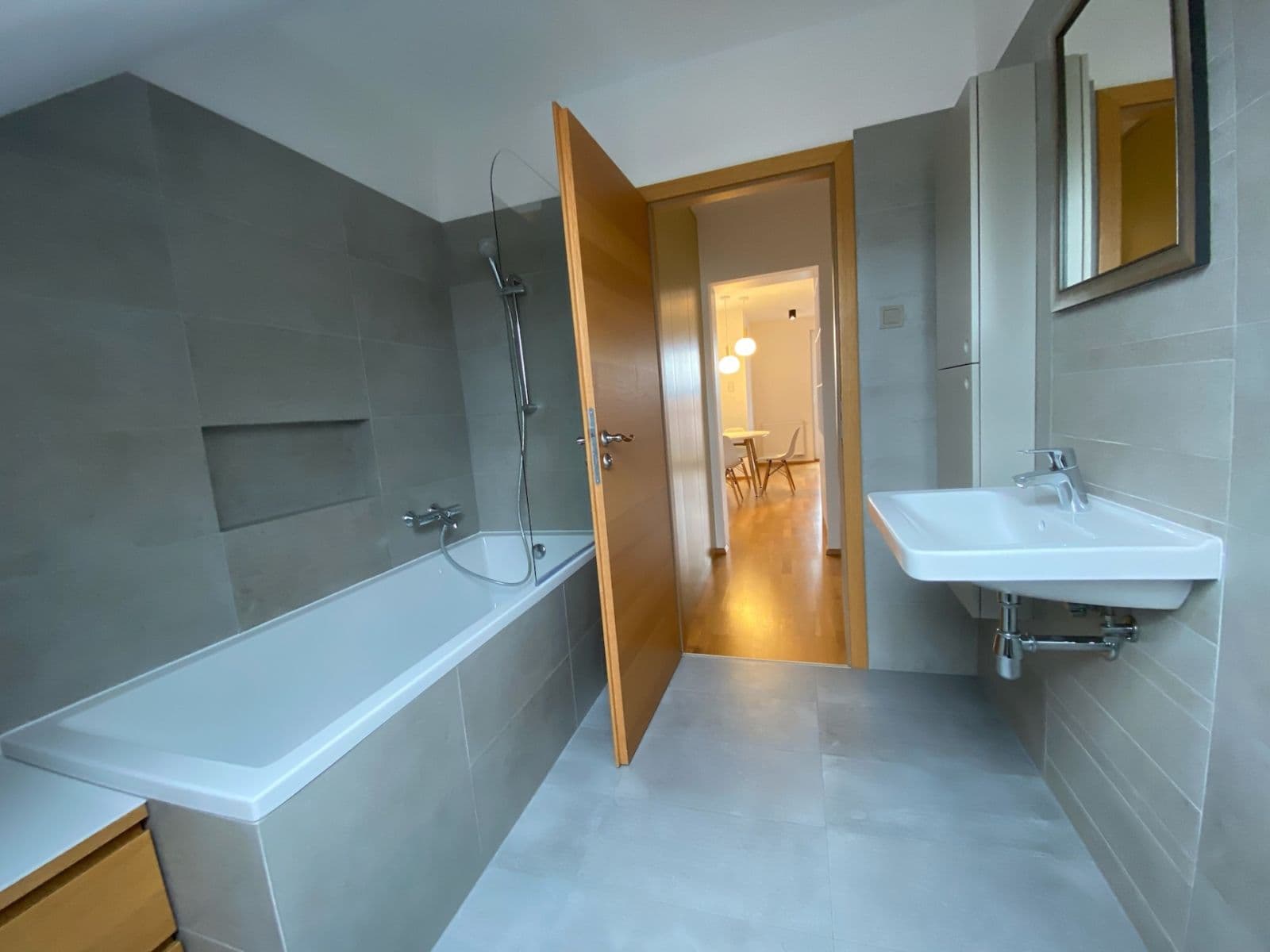 Prenájom bytu 3-izbový 105 m², Sokolovská, Praha, Praha Prenájom bytu 3-izbový 105 m², Sokolovská, Praha, Praha