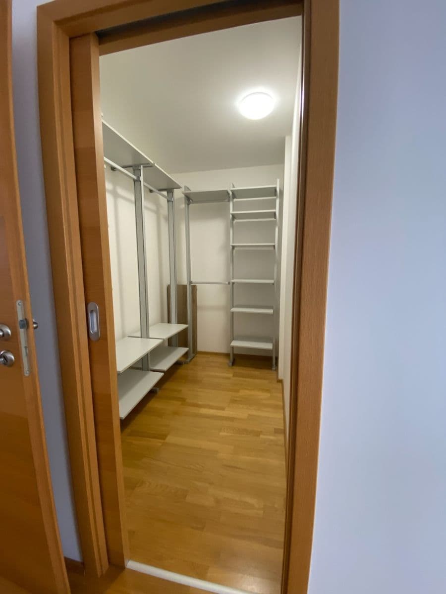 Prenájom bytu 3-izbový 105 m², Sokolovská, Praha, Praha Prenájom bytu 3-izbový 105 m², Sokolovská, Praha, Praha