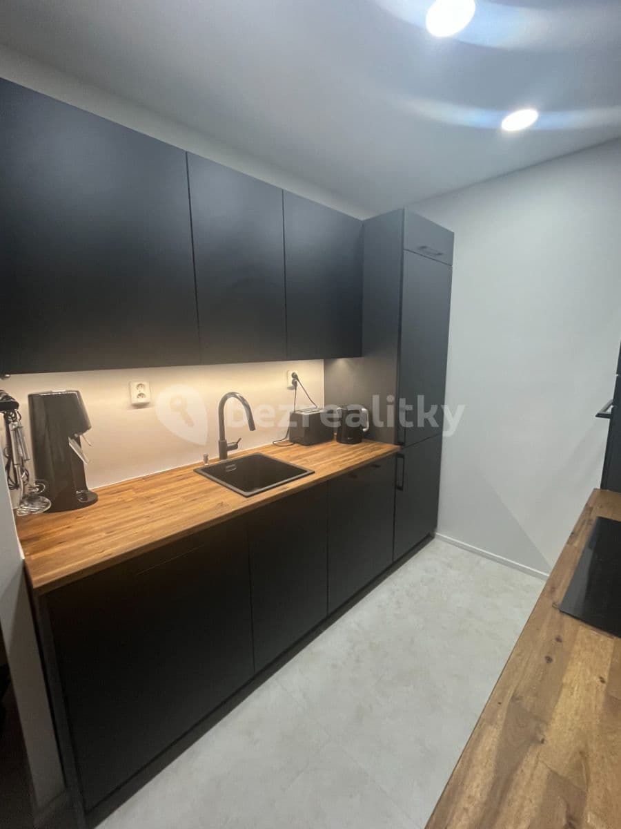 Prenájom bytu 2-izbový 42 m², Kupeckého, Praha, Praha Prenájom bytu 2-izbový 42 m², Kupeckého, Praha, Praha