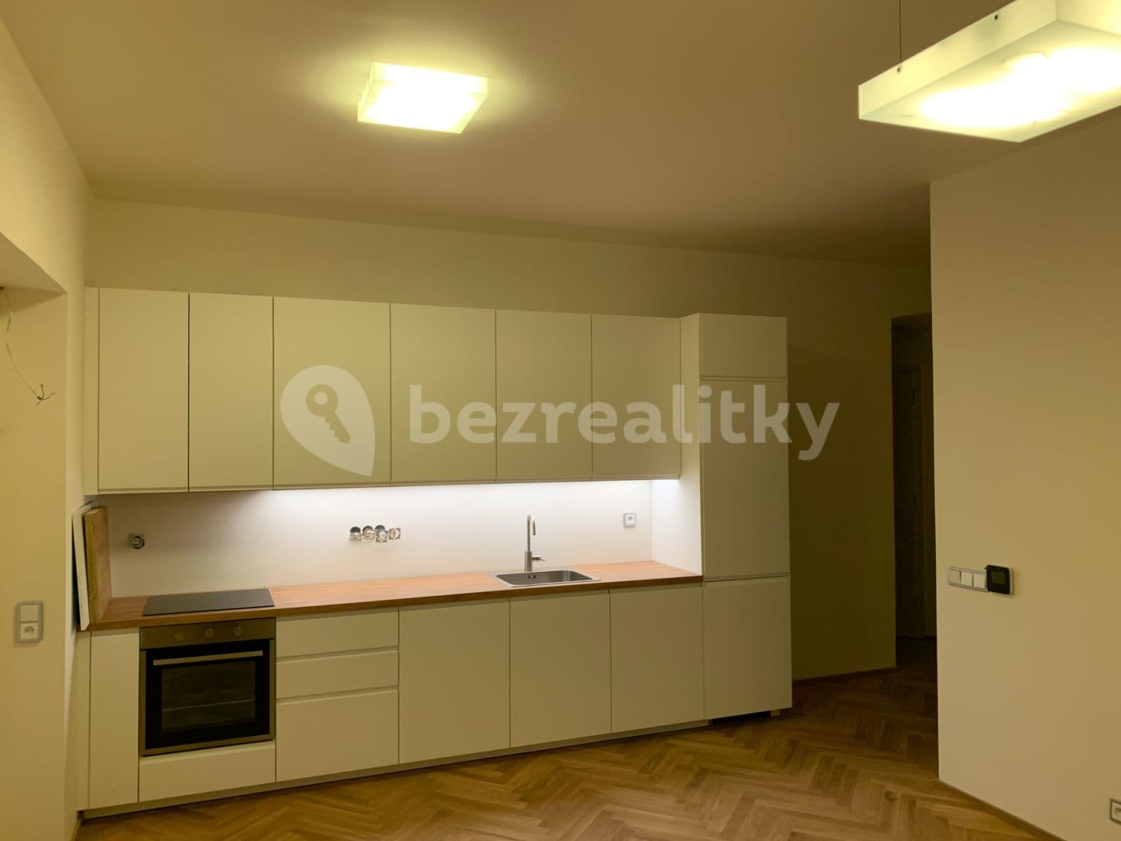 Prenájom bytu 2-izbový 48 m², Na Poříčním právu, Praha, Praha Prenájom bytu 2-izbový 48 m², Na Poříčním právu, Praha, Praha
