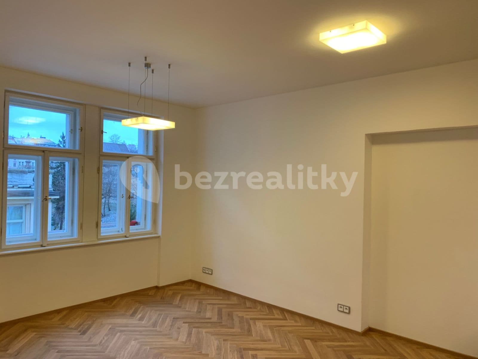 Prenájom bytu 2-izbový 48 m², Na Poříčním právu, Praha, Praha Prenájom bytu 2-izbový 48 m², Na Poříčním právu, Praha, Praha
