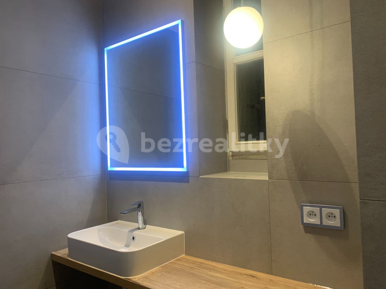 Prenájom bytu 2-izbový 48 m², Na Poříčním právu, Praha, Praha Prenájom bytu 2-izbový 48 m², Na Poříčním právu, Praha, Praha