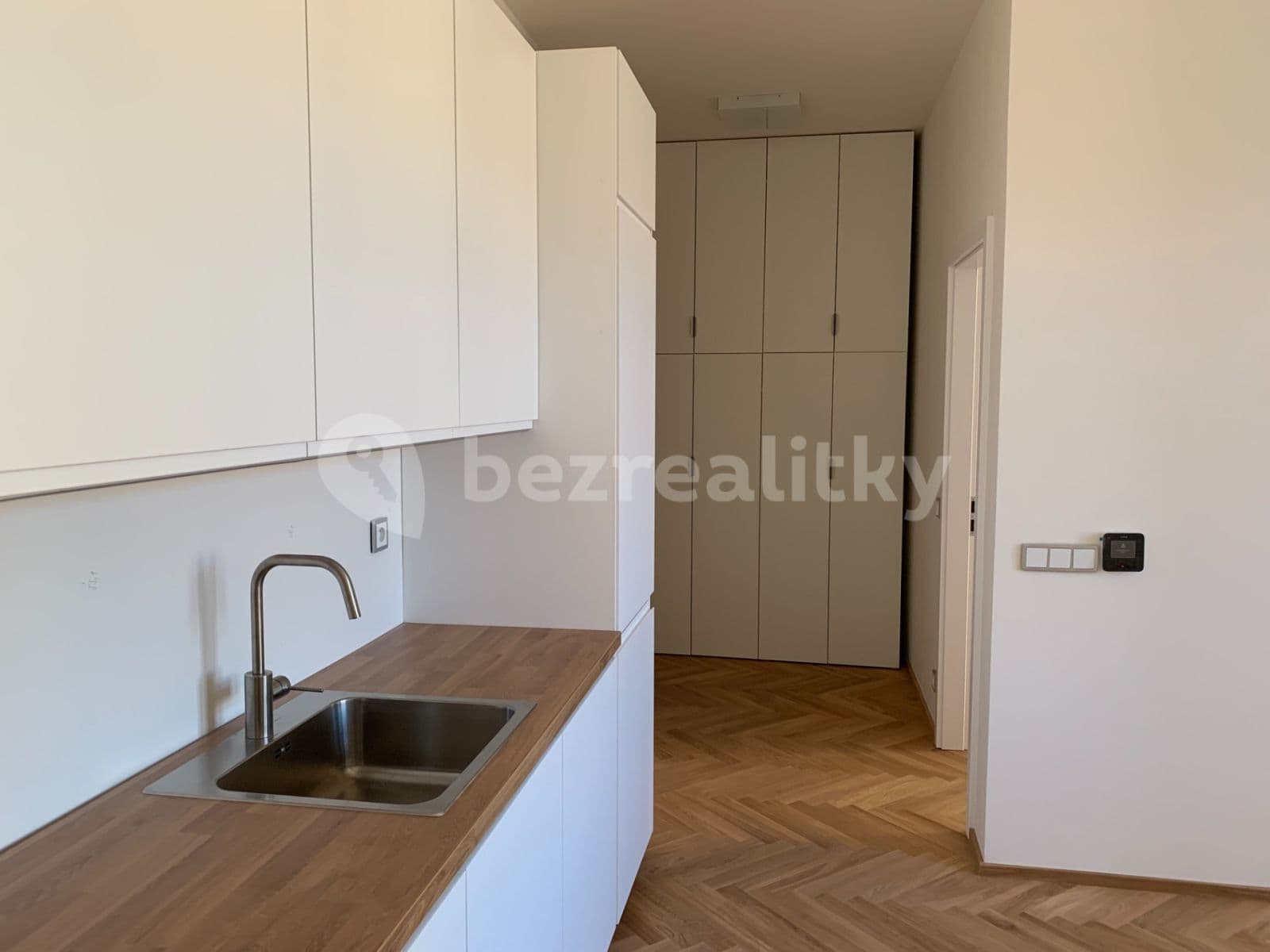 Prenájom bytu 2-izbový 48 m², Na Poříčním právu, Praha, Praha Prenájom bytu 2-izbový 48 m², Na Poříčním právu, Praha, Praha