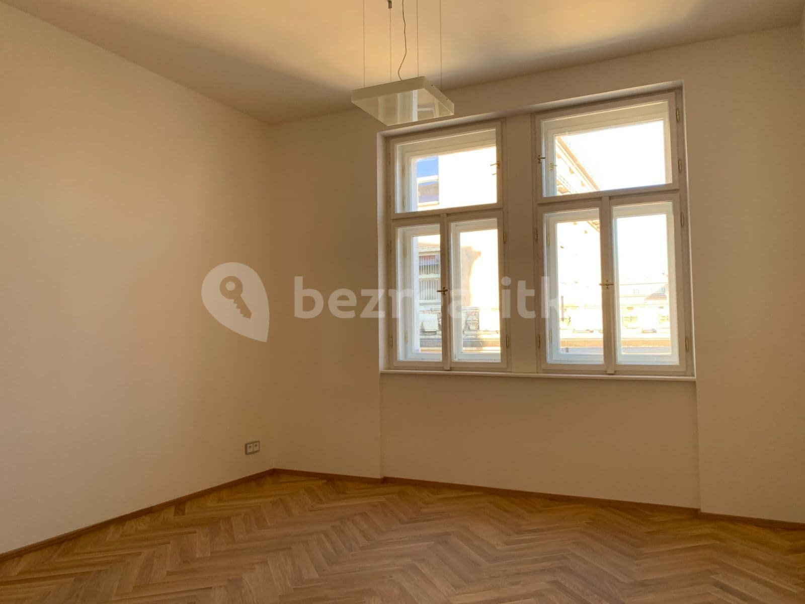 Prenájom bytu 2-izbový 48 m², Na Poříčním právu, Praha, Praha Prenájom bytu 2-izbový 48 m², Na Poříčním právu, Praha, Praha