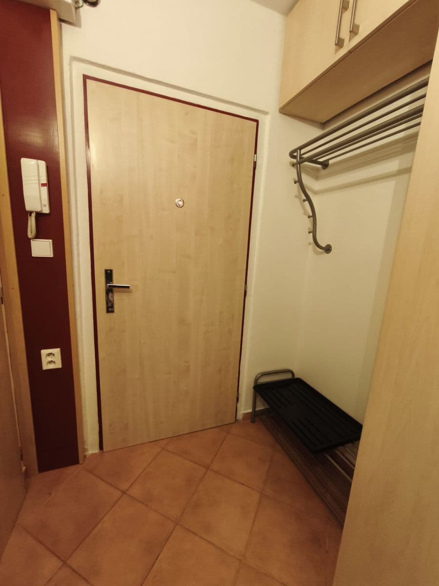 Prenájom bytu 2-izbový 46 m², Kmochova, Hostivice, Středočeský kraj Prenájom bytu 2-izbový 46 m², Kmochova, Hostivice, Středočeský kraj