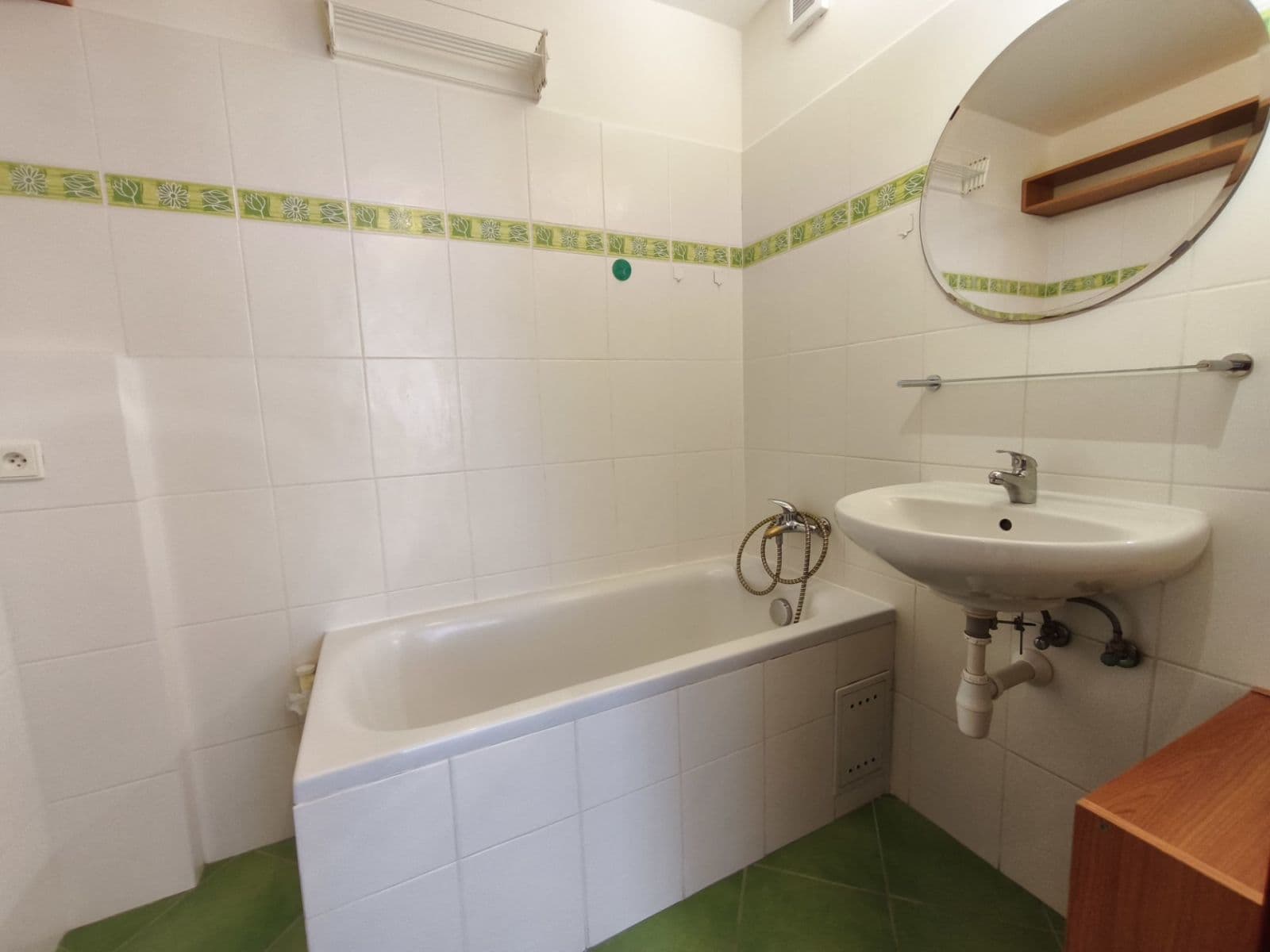 Prenájom bytu 2-izbový 46 m², Kmochova, Hostivice, Středočeský kraj Prenájom bytu 2-izbový 46 m², Kmochova, Hostivice, Středočeský kraj