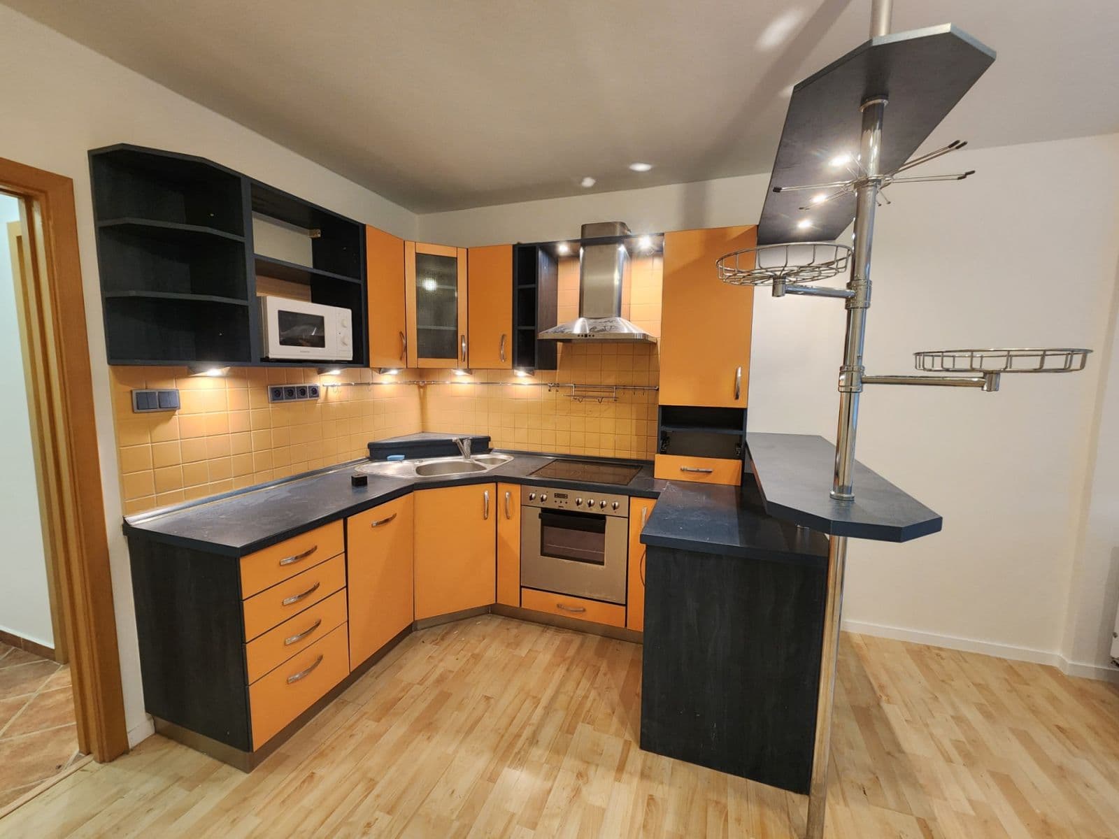 Prenájom bytu 1-izbový 32 m², Neapolská, Praha, Praha Prenájom bytu 1-izbový 32 m², Neapolská, Praha, Praha