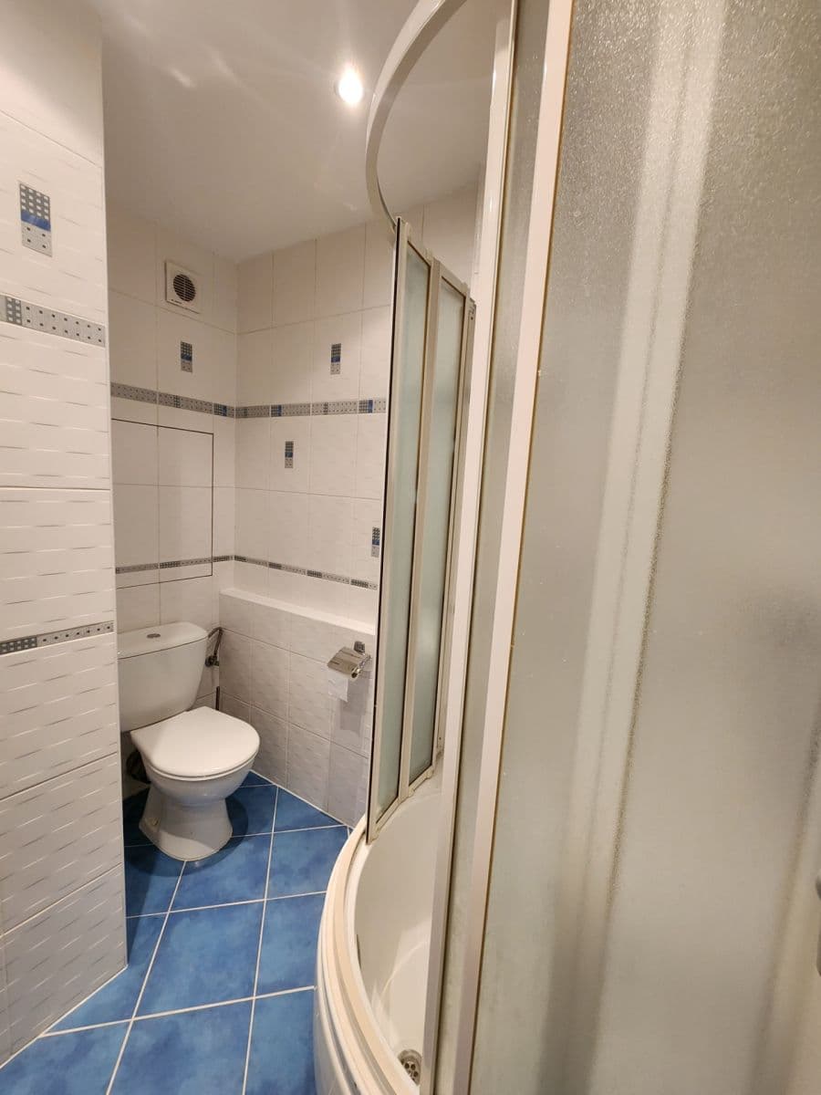 Prenájom bytu 1-izbový 32 m², Neapolská, Praha, Praha Prenájom bytu 1-izbový 32 m², Neapolská, Praha, Praha