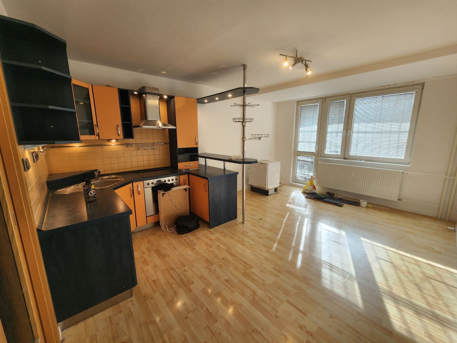 Prenájom bytu 1-izbový 32 m², Neapolská, Praha, Praha Prenájom bytu 1-izbový 32 m², Neapolská, Praha, Praha