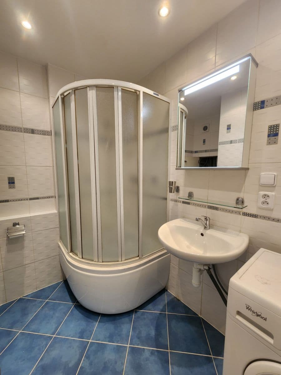 Prenájom bytu 1-izbový 32 m², Neapolská, Praha, Praha Prenájom bytu 1-izbový 32 m², Neapolská, Praha, Praha