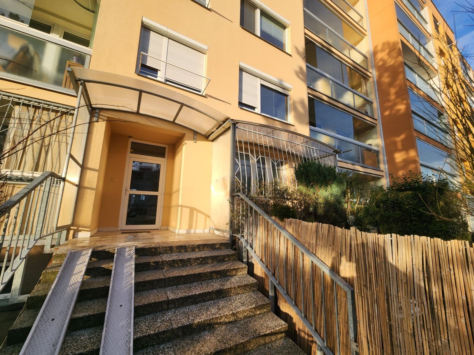 Prenájom bytu 1-izbový 32 m², Neapolská, Praha, Praha Prenájom bytu 1-izbový 32 m², Neapolská, Praha, Praha