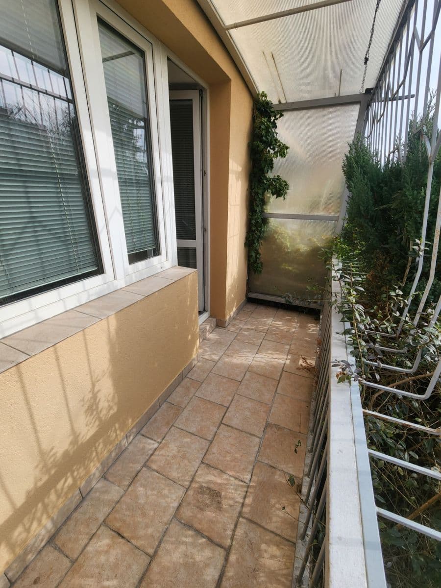 Prenájom bytu 1-izbový 32 m², Neapolská, Praha, Praha Prenájom bytu 1-izbový 32 m², Neapolská, Praha, Praha