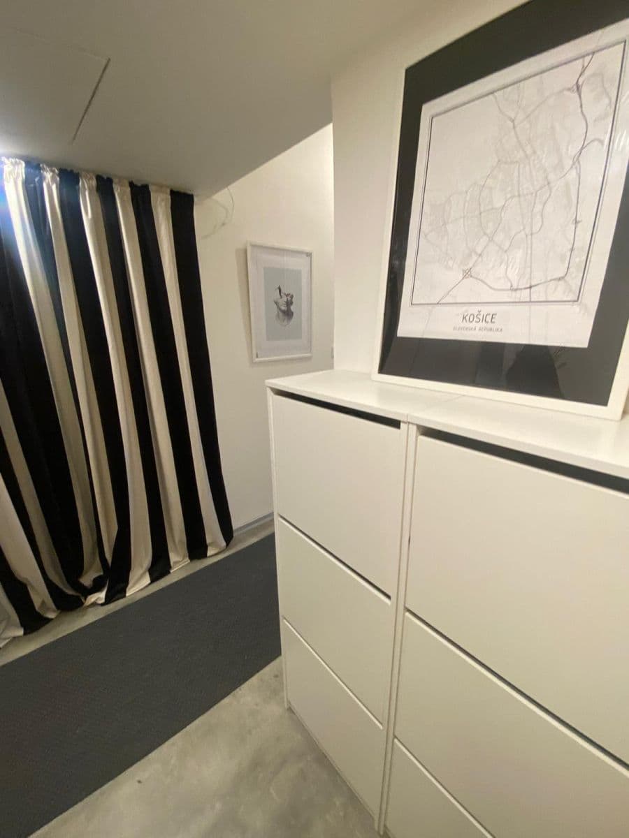 Prenájom bytu 3-izbový 76 m², Spojovací, Praha, Praha Prenájom bytu 3-izbový 76 m², Spojovací, Praha, Praha