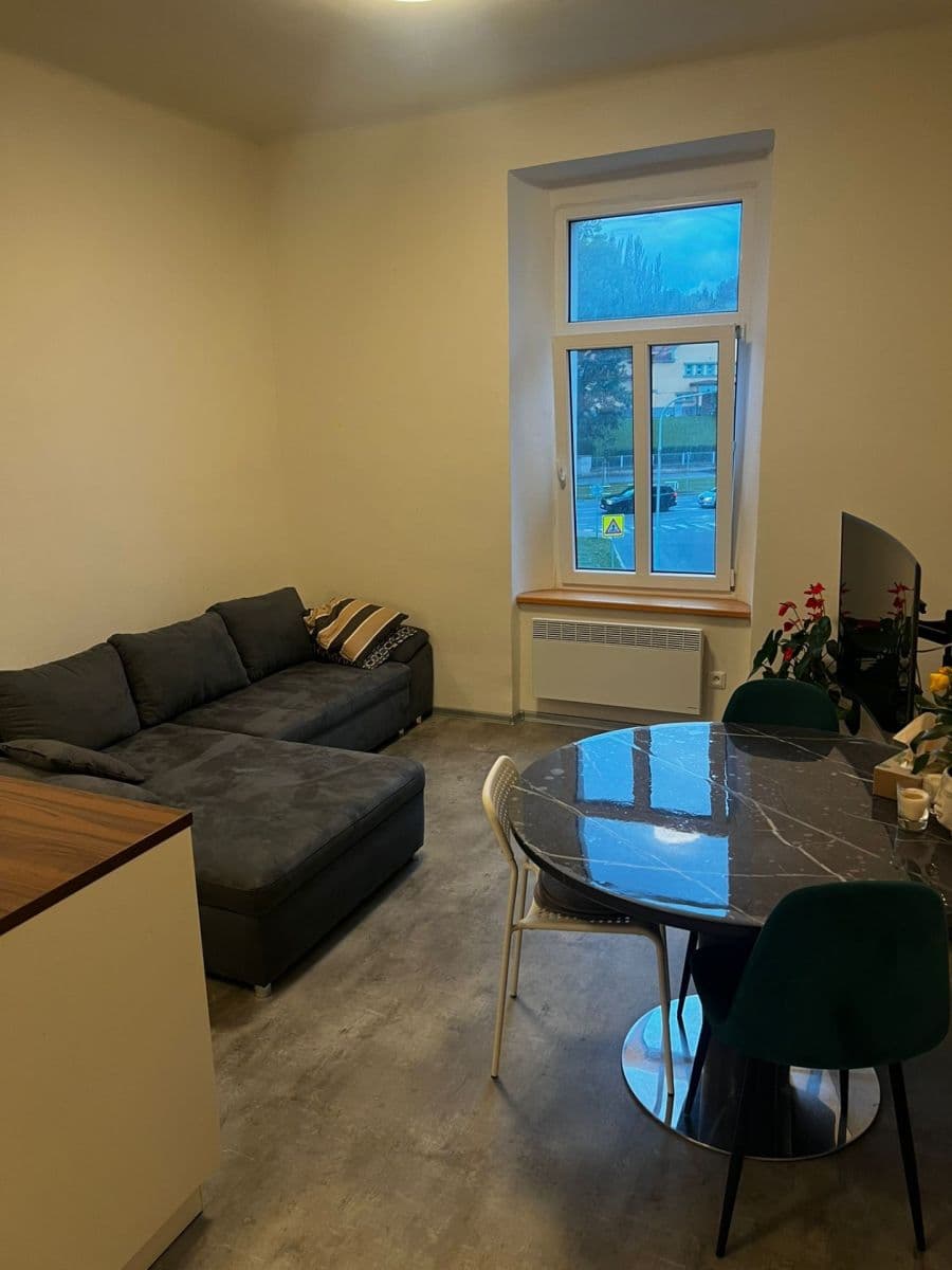 Prenájom bytu 3-izbový 76 m², Spojovací, Praha, Praha Prenájom bytu 3-izbový 76 m², Spojovací, Praha, Praha