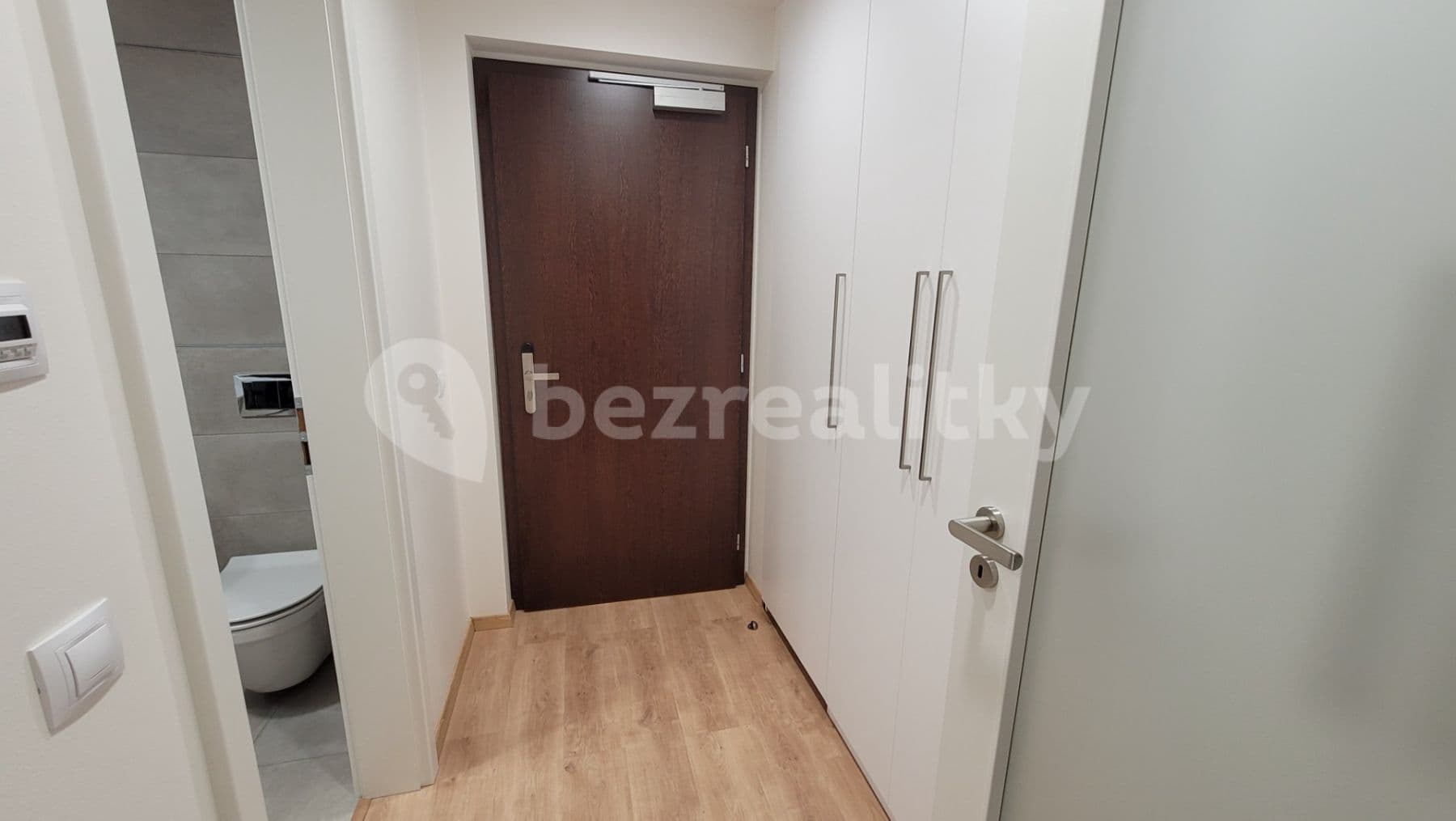 Prenájom bytu 1-izbový 27 m², Mukařovského, Praha, Praha Prenájom bytu 1-izbový 27 m², Mukařovského, Praha, Praha