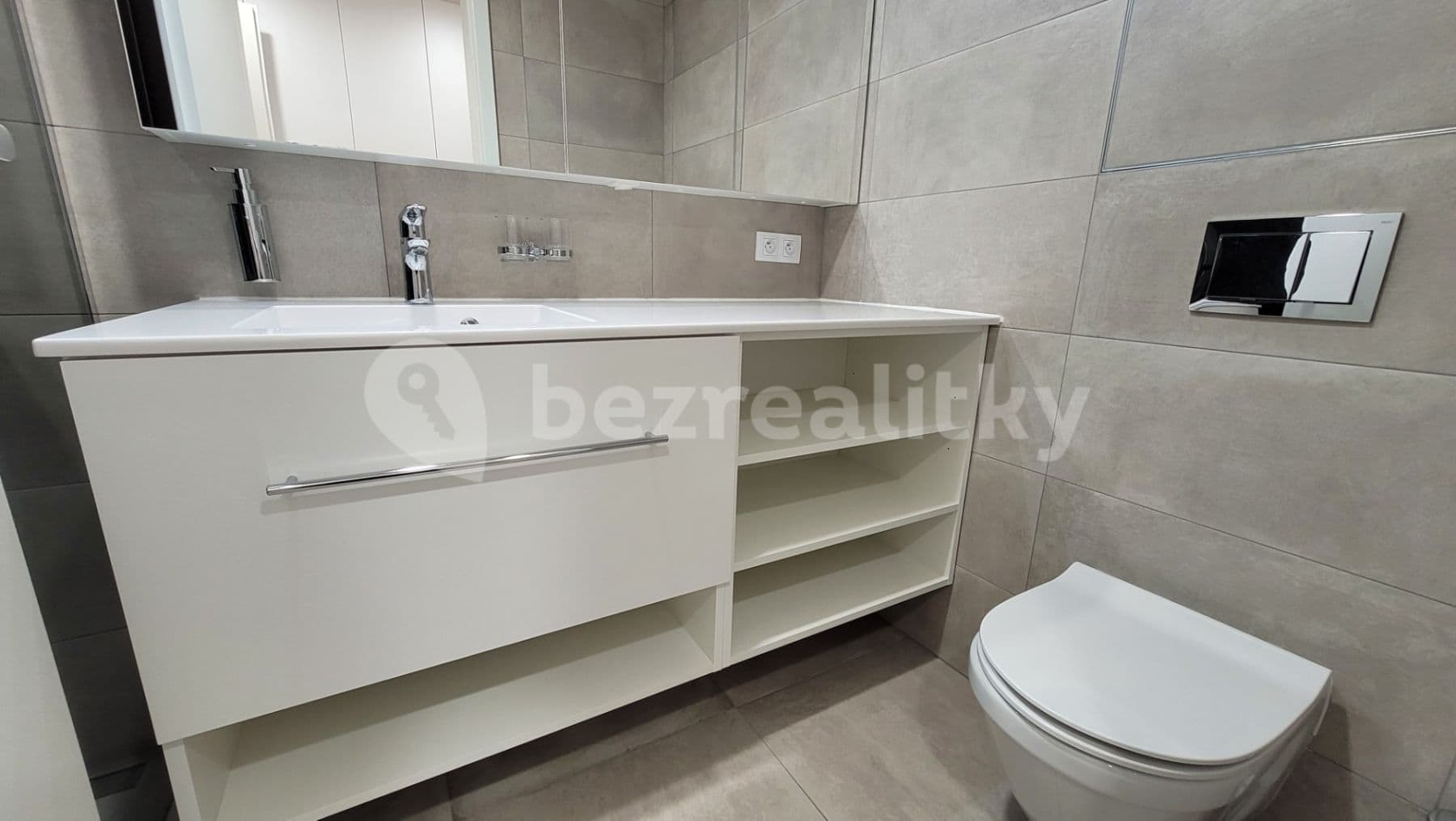 Prenájom bytu 1-izbový 27 m², Mukařovského, Praha, Praha Prenájom bytu 1-izbový 27 m², Mukařovského, Praha, Praha