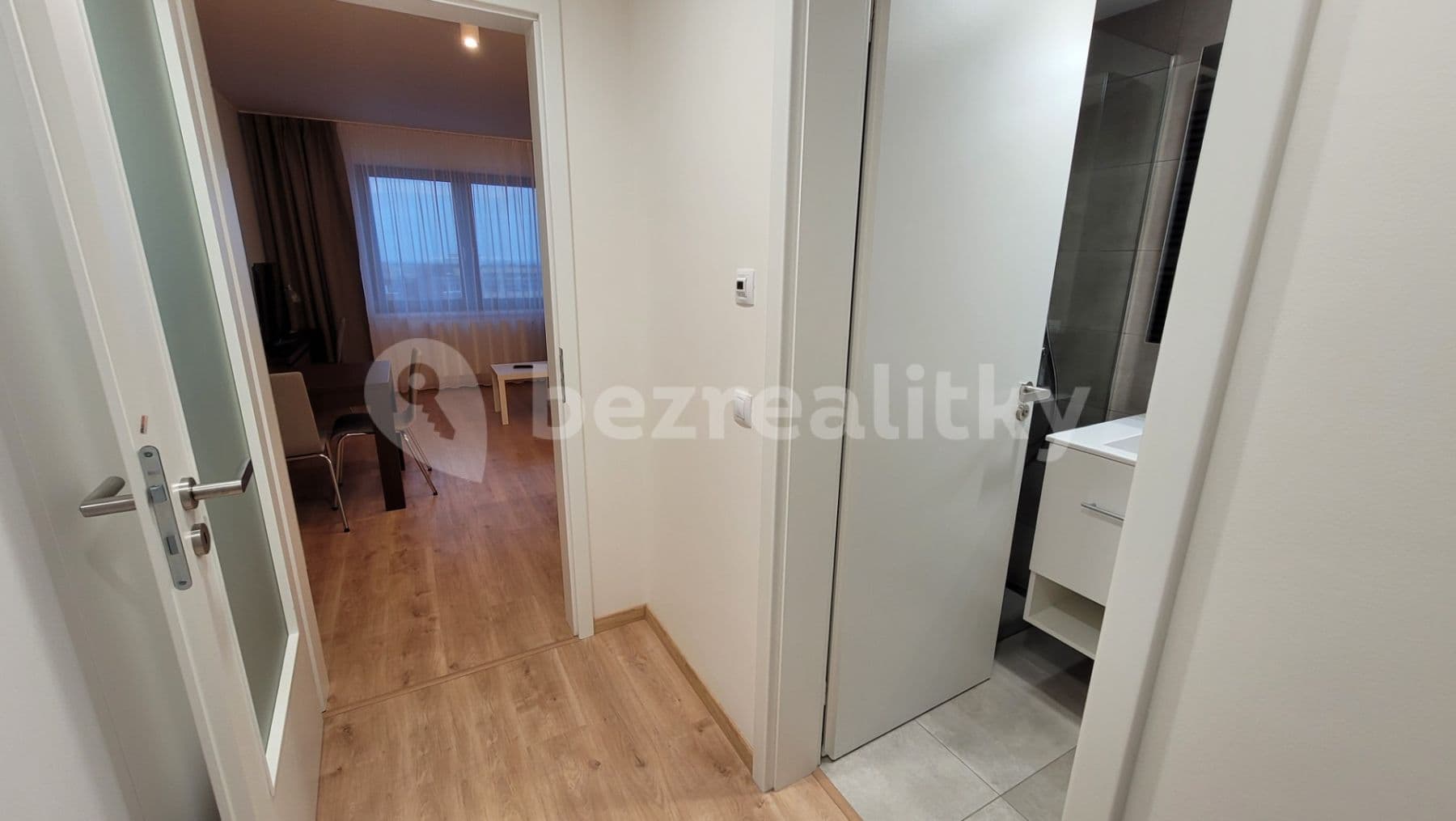 Prenájom bytu 1-izbový 27 m², Mukařovského, Praha, Praha Prenájom bytu 1-izbový 27 m², Mukařovského, Praha, Praha