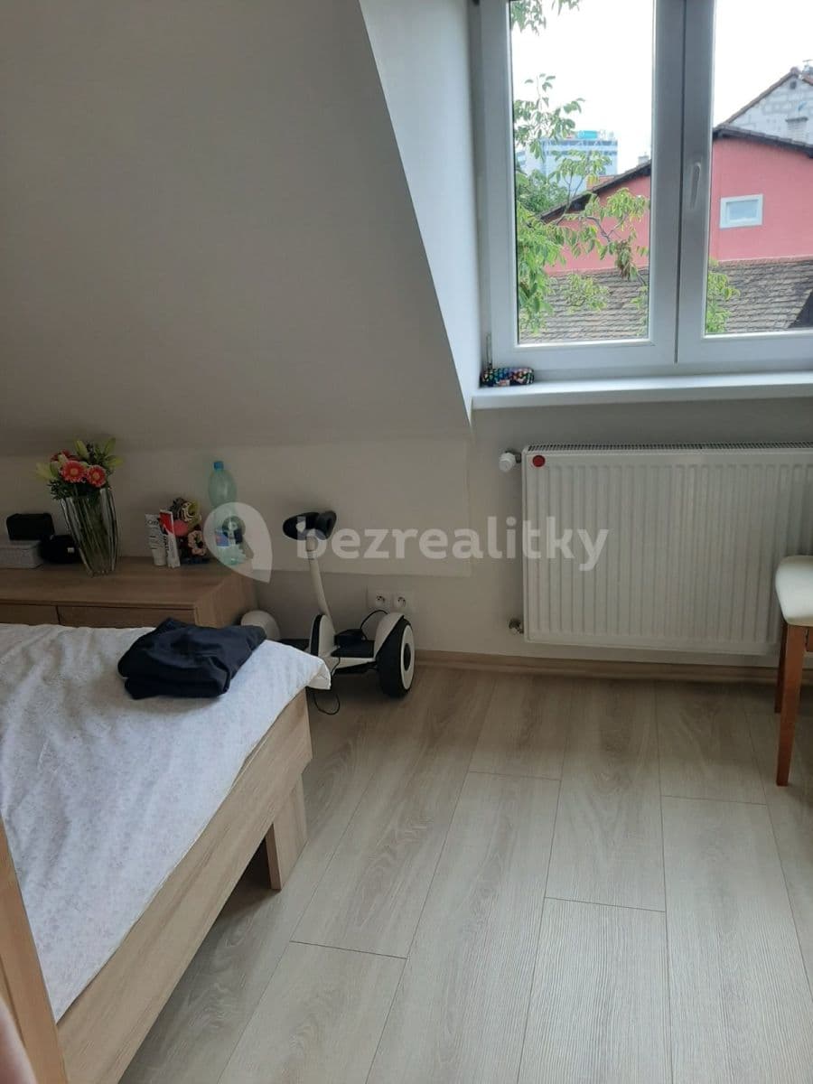 Prenájom bytu 3-izbový 85 m², U Stojanu, Praha, Praha Prenájom bytu 3-izbový 85 m², U Stojanu, Praha, Praha