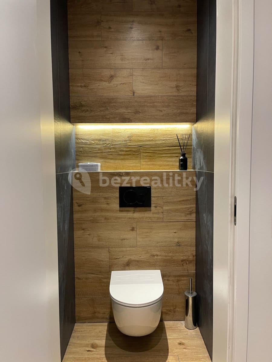 Prenájom bytu 3-izbový 120 m², Na Kopánku, Kunice, Středočeský kraj Prenájom bytu 3-izbový 120 m², Na Kopánku, Kunice, Středočeský kraj