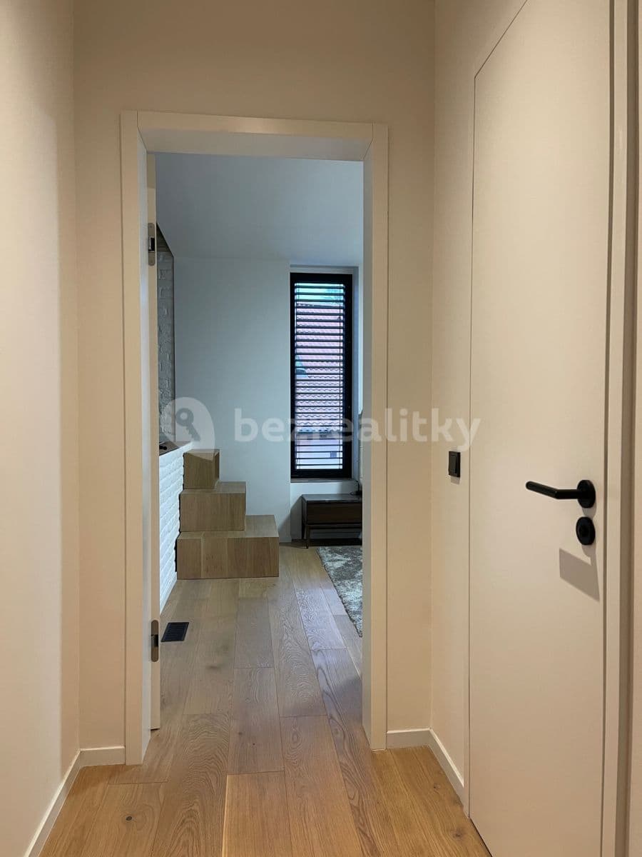 Prenájom bytu 3-izbový 120 m², Na Kopánku, Kunice, Středočeský kraj Prenájom bytu 3-izbový 120 m², Na Kopánku, Kunice, Středočeský kraj