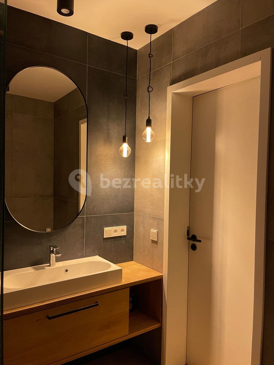 Prenájom bytu 3-izbový 120 m², Na Kopánku, Kunice, Středočeský kraj Prenájom bytu 3-izbový 120 m², Na Kopánku, Kunice, Středočeský kraj