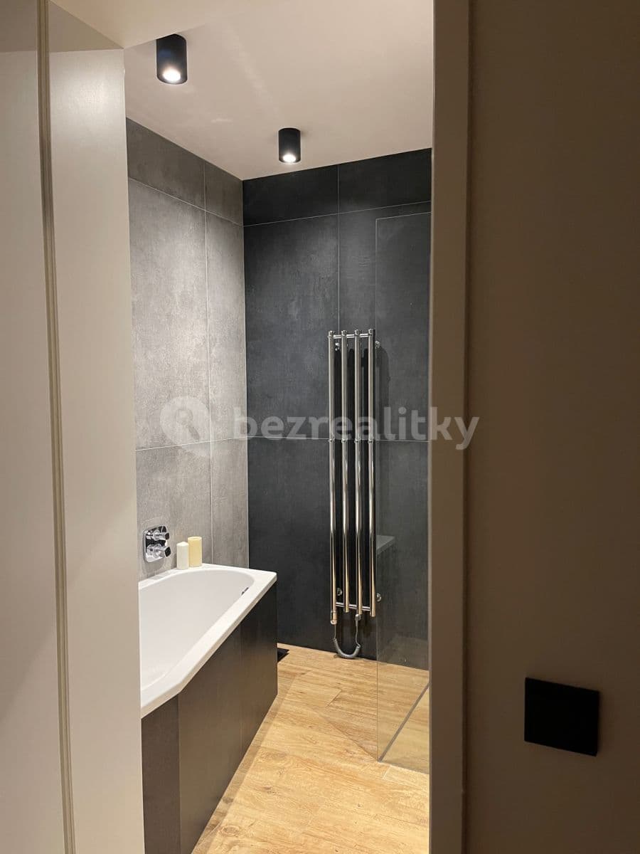 Prenájom bytu 3-izbový 120 m², Na Kopánku, Kunice, Středočeský kraj Prenájom bytu 3-izbový 120 m², Na Kopánku, Kunice, Středočeský kraj