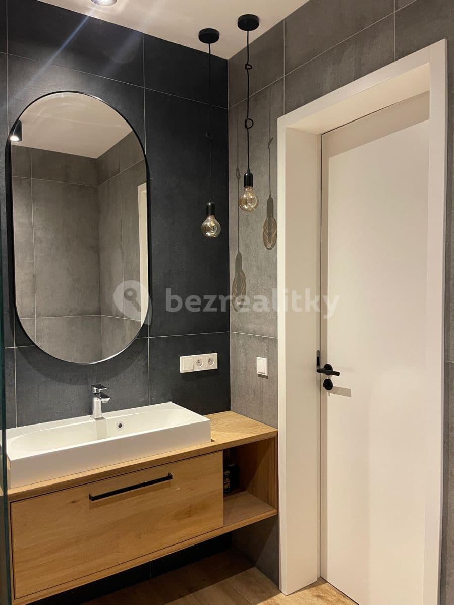 Prenájom bytu 3-izbový 120 m², Na Kopánku, Kunice, Středočeský kraj Prenájom bytu 3-izbový 120 m², Na Kopánku, Kunice, Středočeský kraj