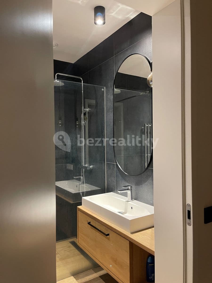 Prenájom bytu 3-izbový 120 m², Na Kopánku, Kunice, Středočeský kraj Prenájom bytu 3-izbový 120 m², Na Kopánku, Kunice, Středočeský kraj