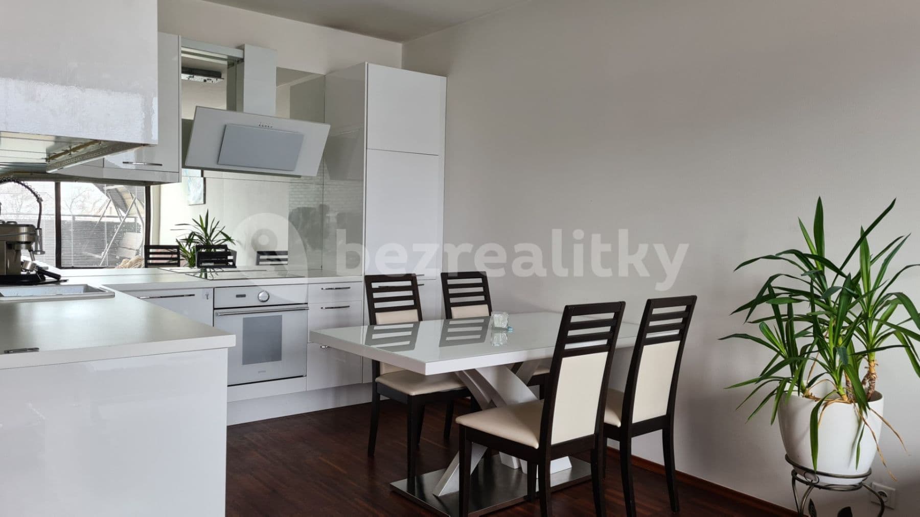 Prenájom bytu 2-izbový 50 m², Jeremiášova, Praha, Praha Prenájom bytu 2-izbový 50 m², Jeremiášova, Praha, Praha