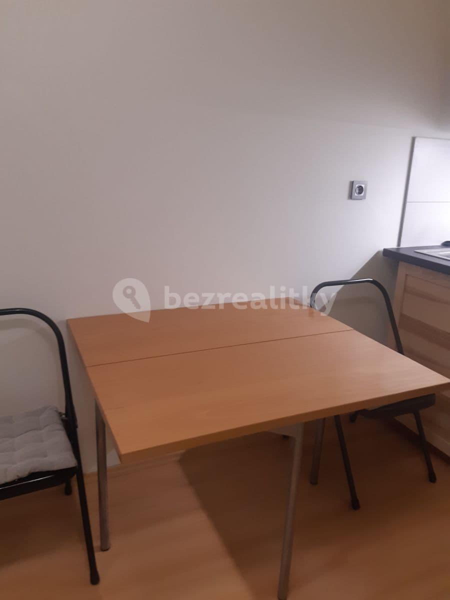 Prenájom bytu 1-izbový 26 m², Hnězdenská, Praha, Praha Prenájom bytu 1-izbový 26 m², Hnězdenská, Praha, Praha