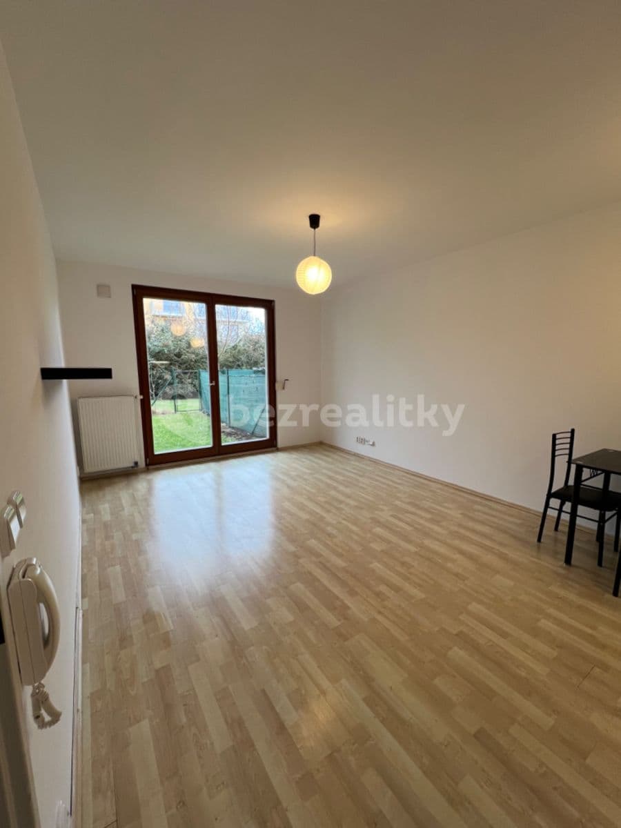 Prenájom bytu 2-izbový 50 m², B. Němcové, Hostivice, Středočeský kraj Prenájom bytu 2-izbový 50 m², B. Němcové, Hostivice, Středočeský kraj
