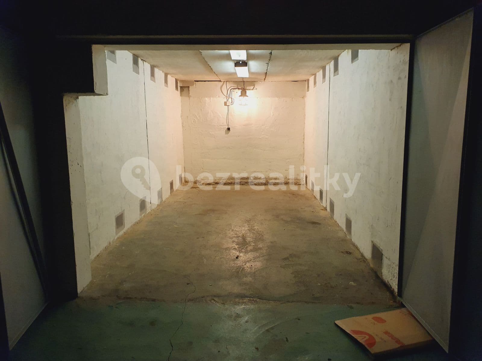 Prenájom garáže 18 m², Písečná, Praha, Praha Prenájom garáže 18 m², Písečná, Praha, Praha