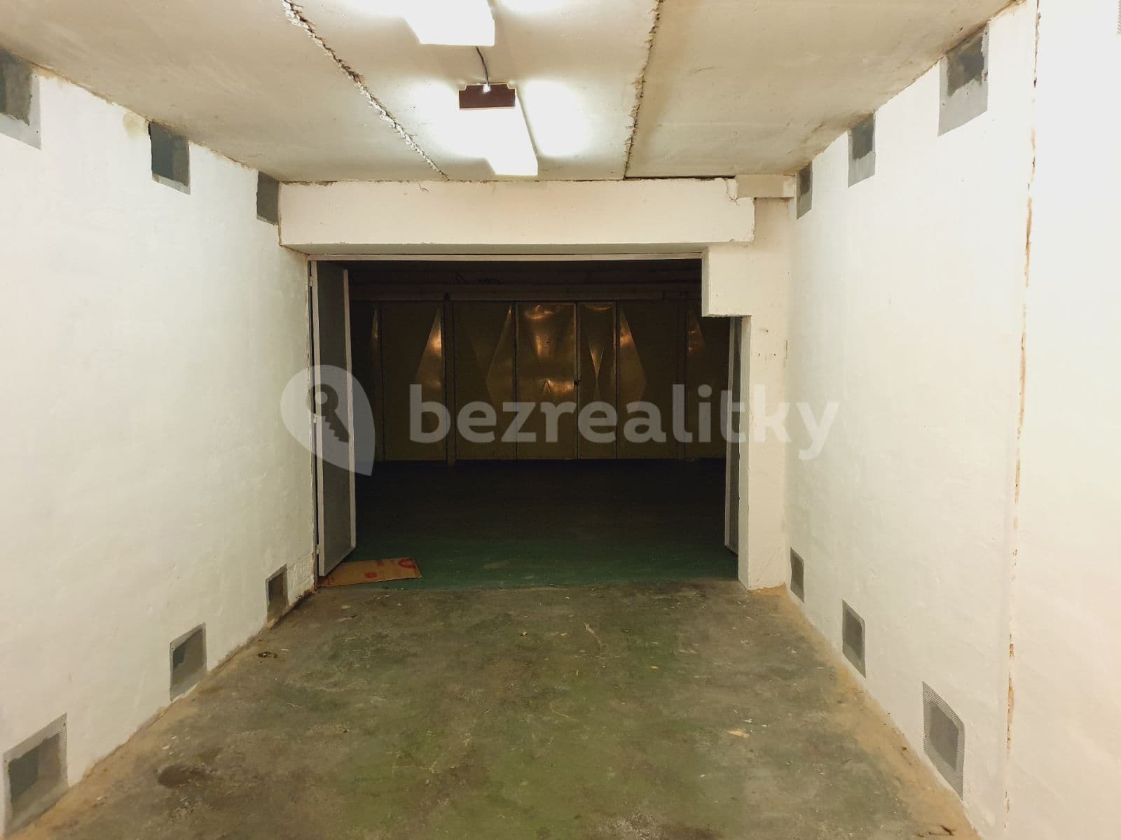 Prenájom garáže 18 m², Písečná, Praha, Praha Prenájom garáže 18 m², Písečná, Praha, Praha