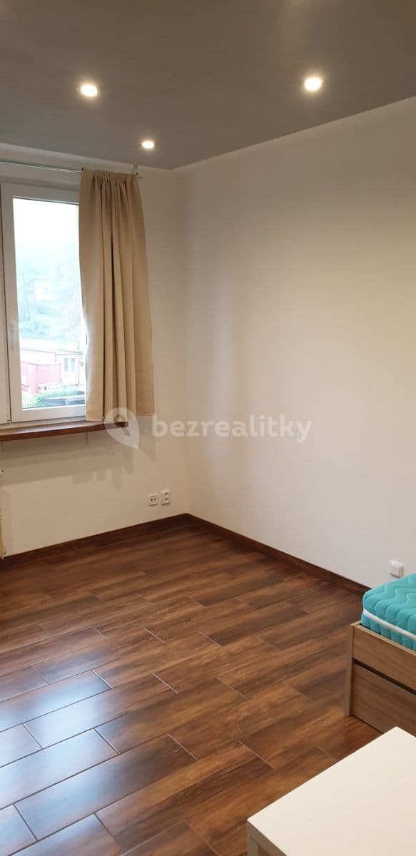 Prenájom bytu 1-izbový 37 m², Bratří Čapků, Ústí nad Labem, Ústecký kraj Prenájom bytu 1-izbový 37 m², Bratří Čapků, Ústí nad Labem, Ústecký kraj