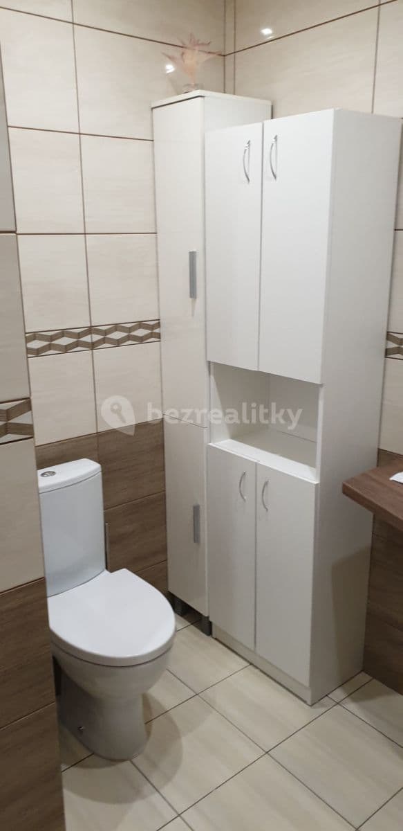 Prenájom bytu 1-izbový 37 m², Bratří Čapků, Ústí nad Labem, Ústecký kraj Prenájom bytu 1-izbový 37 m², Bratří Čapků, Ústí nad Labem, Ústecký kraj