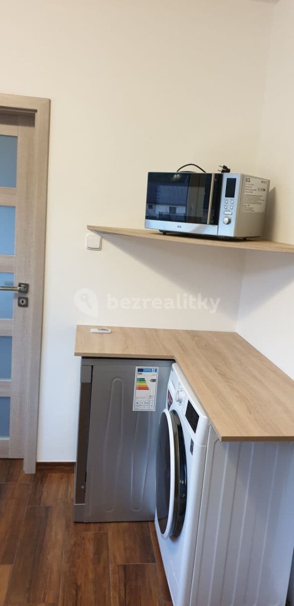 Prenájom bytu 1-izbový 37 m², Bratří Čapků, Ústí nad Labem, Ústecký kraj Prenájom bytu 1-izbový 37 m², Bratří Čapků, Ústí nad Labem, Ústecký kraj