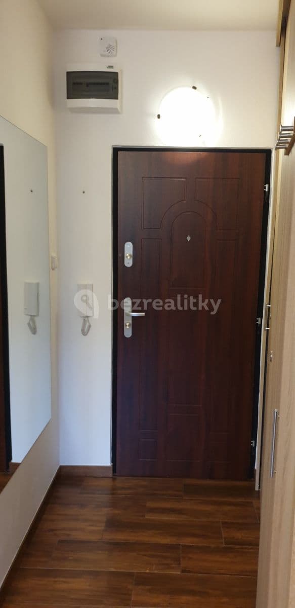 Prenájom bytu 1-izbový 37 m², Bratří Čapků, Ústí nad Labem, Ústecký kraj Prenájom bytu 1-izbový 37 m², Bratří Čapků, Ústí nad Labem, Ústecký kraj