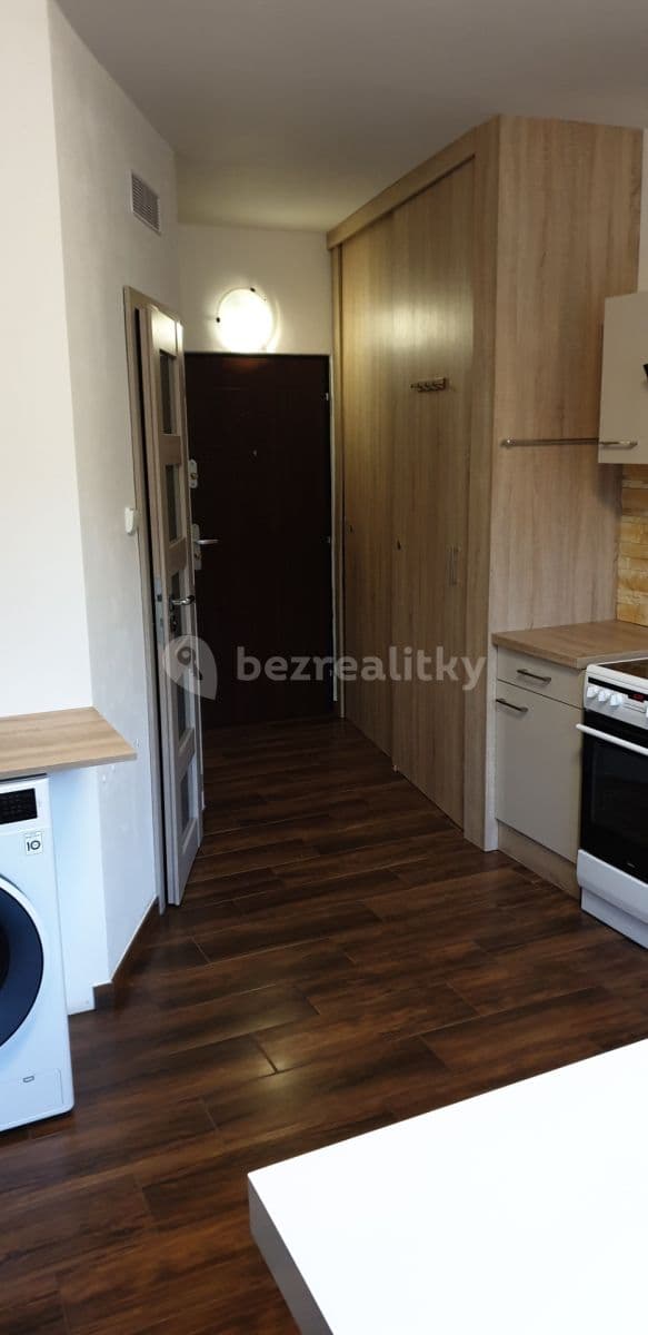 Prenájom bytu 1-izbový 37 m², Bratří Čapků, Ústí nad Labem, Ústecký kraj Prenájom bytu 1-izbový 37 m², Bratří Čapků, Ústí nad Labem, Ústecký kraj