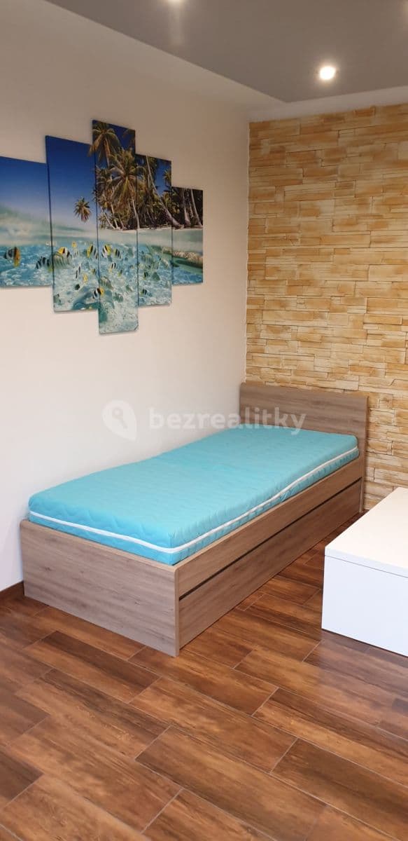 Prenájom bytu 1-izbový 37 m², Bratří Čapků, Ústí nad Labem, Ústecký kraj Prenájom bytu 1-izbový 37 m², Bratří Čapků, Ústí nad Labem, Ústecký kraj