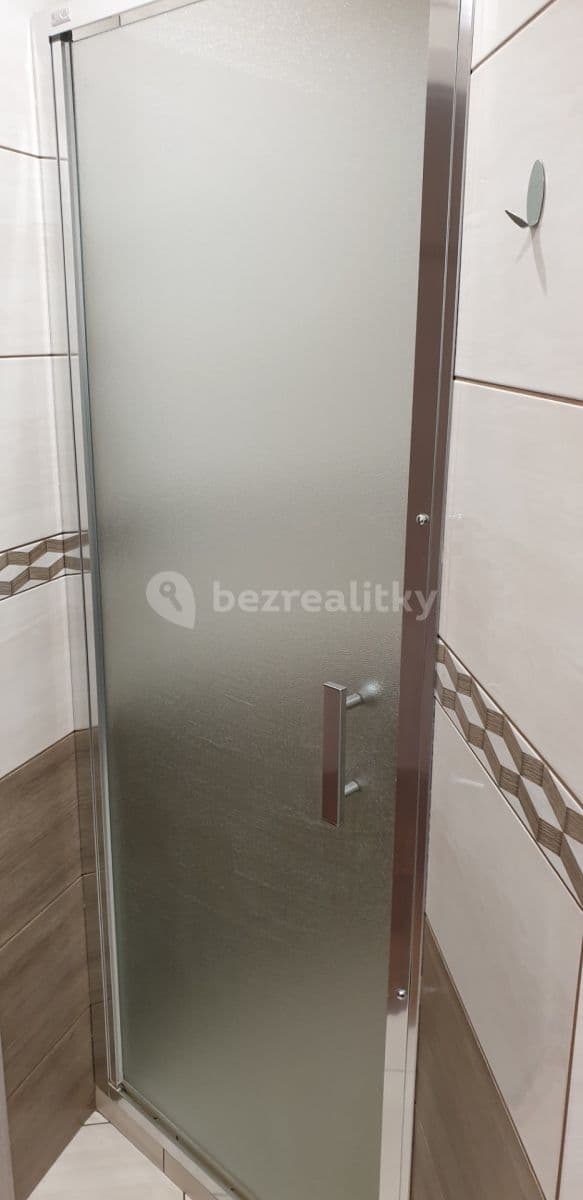 Prenájom bytu 1-izbový 37 m², Bratří Čapků, Ústí nad Labem, Ústecký kraj Prenájom bytu 1-izbový 37 m², Bratří Čapků, Ústí nad Labem, Ústecký kraj