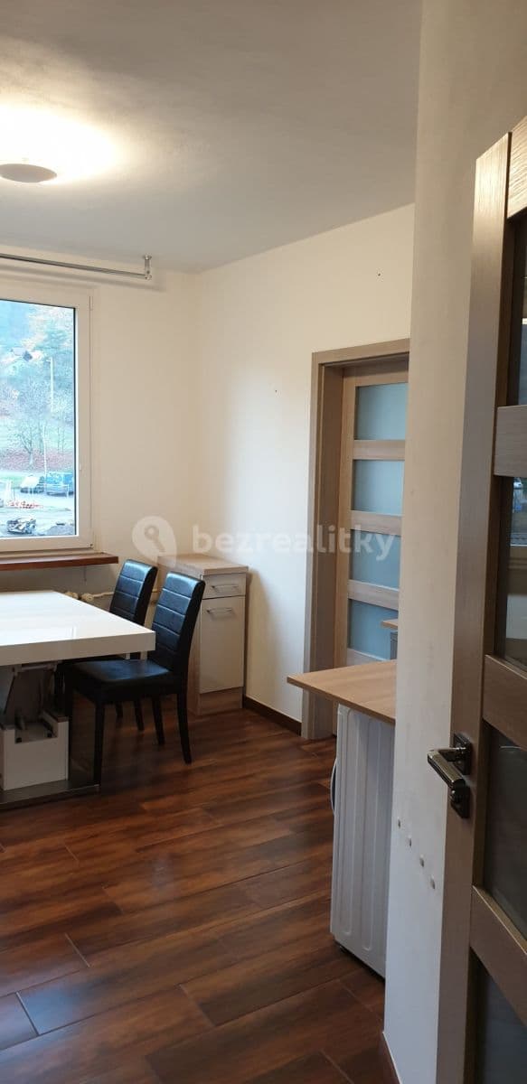 Prenájom bytu 1-izbový 37 m², Bratří Čapků, Ústí nad Labem, Ústecký kraj Prenájom bytu 1-izbový 37 m², Bratří Čapků, Ústí nad Labem, Ústecký kraj