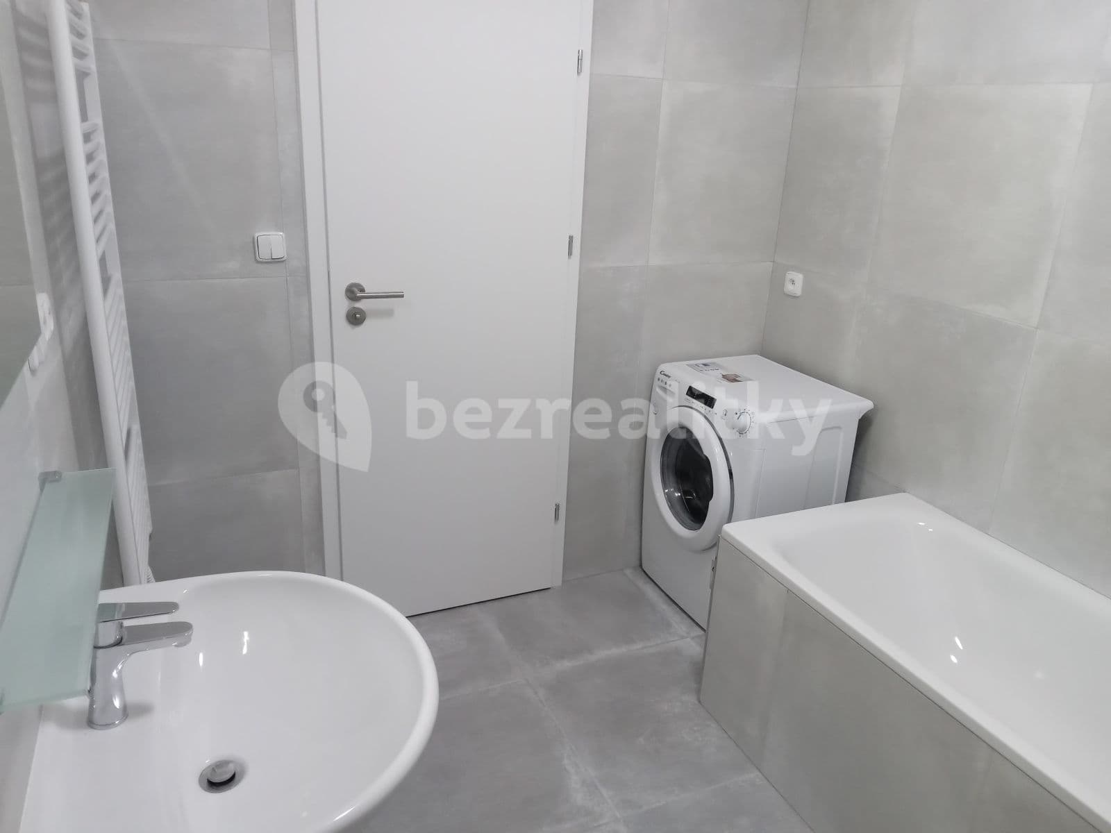 Prenájom bytu 1-izbový 38 m², V Pitkovičkách, Praha, Praha Prenájom bytu 1-izbový 38 m², V Pitkovičkách, Praha, Praha