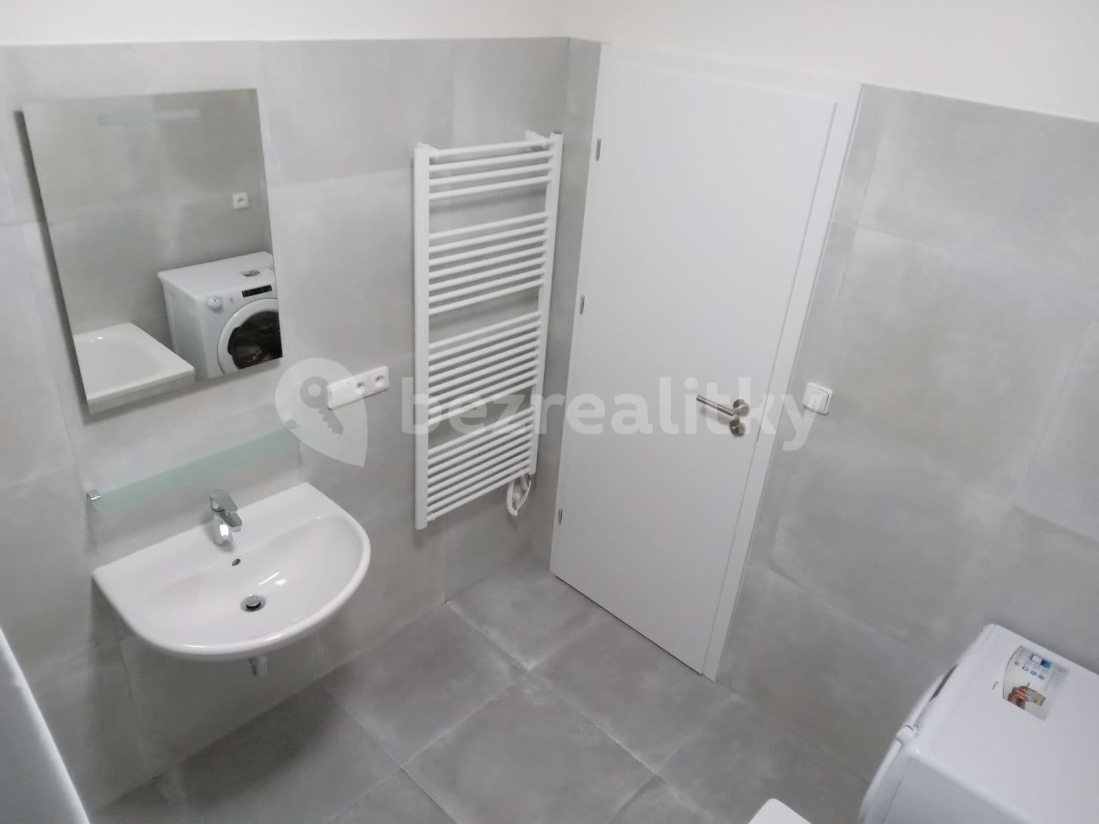 Prenájom bytu 1-izbový 38 m², V Pitkovičkách, Praha, Praha Prenájom bytu 1-izbový 38 m², V Pitkovičkách, Praha, Praha