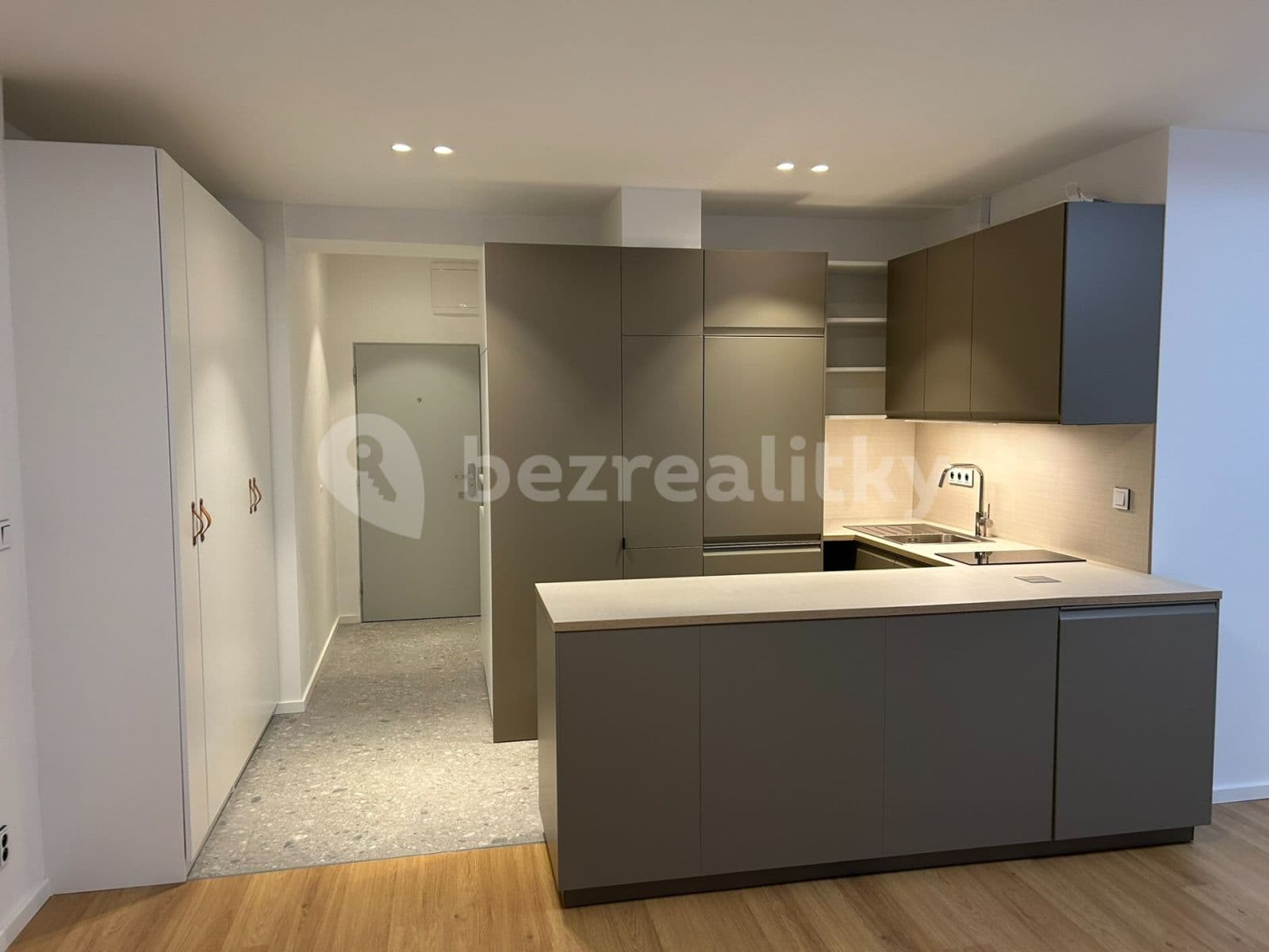Prenájom bytu 1-izbový 35 m², Božkova, Praha, Praha Prenájom bytu 1-izbový 35 m², Božkova, Praha, Praha