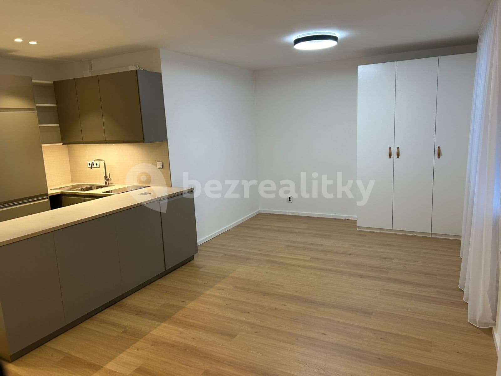 Prenájom bytu 1-izbový 35 m², Božkova, Praha, Praha Prenájom bytu 1-izbový 35 m², Božkova, Praha, Praha