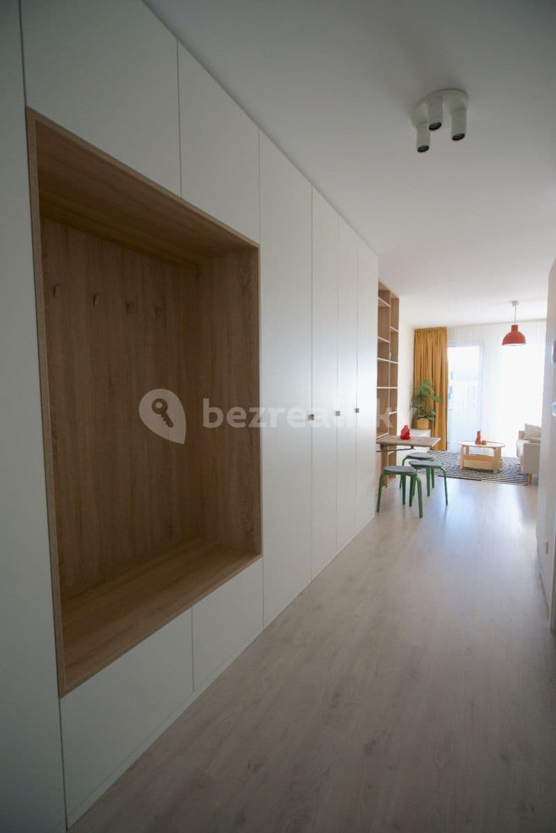 Prenájom bytu 1-izbový 40 m², Hraničná, Ružinov, Bratislavský kraj Prenájom bytu 1-izbový 40 m², Hraničná, Ružinov, Bratislavský kraj