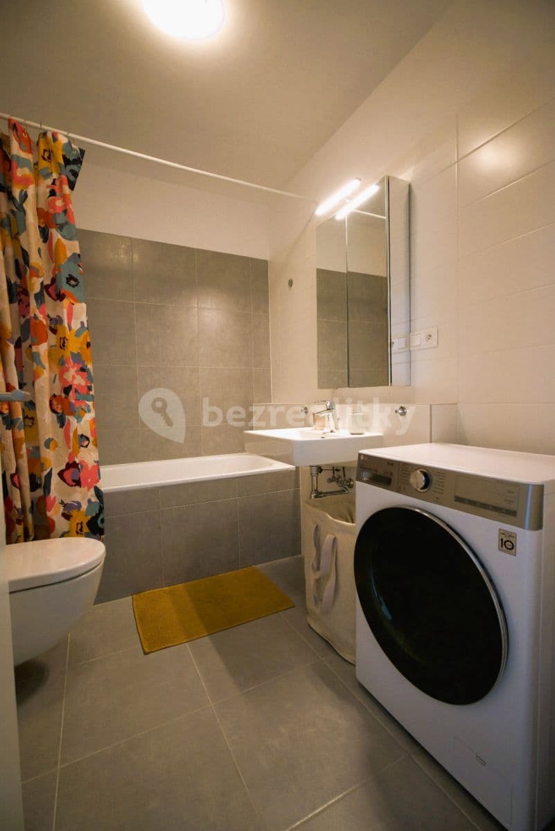 Prenájom bytu 1-izbový 40 m², Hraničná, Ružinov, Bratislavský kraj Prenájom bytu 1-izbový 40 m², Hraničná, Ružinov, Bratislavský kraj